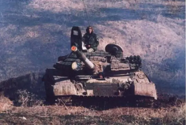 В начале апреля 1996 г один из танков Т72Б того же подразделения выполнял - фото 59
