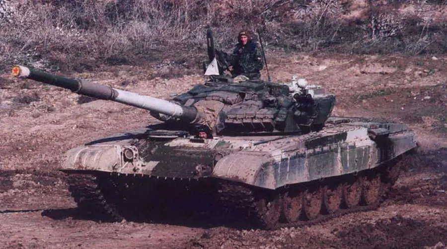 В начале апреля 1996 г один из танков Т72Б того же подразделения выполнял - фото 60