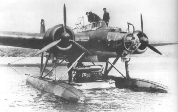 Подвеска торпеды на Не115 из 1й эскадрильи KFlGr406 база гидроавиации в - фото 80