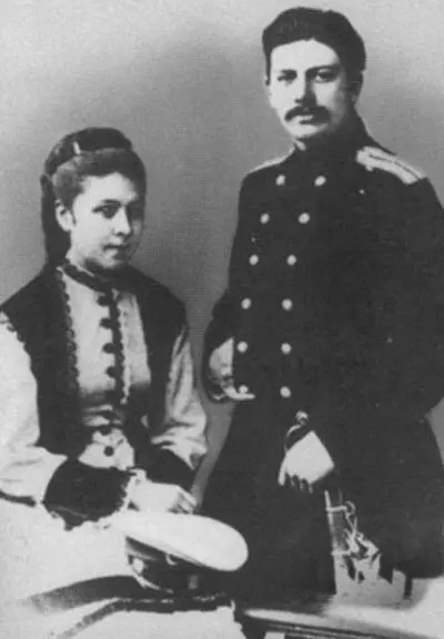 Евгения Николаевна и Павел Павлович Дягилевы 1871 г Сережа Дягилев с отцом - фото 12