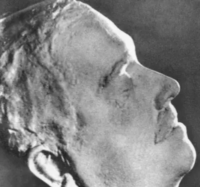 Посмертная маска Дягилева Похороны Дягилева в Венеции 1929 г Могила - фото 77
