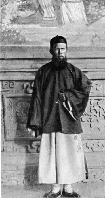 Владимир Афанасьевич в экспедиционном китайском костюме Пекин 1893 - фото 33