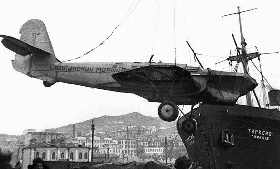 Выгрузка АНТ25 URSSN025 РД2 в январе 1941 г во Владивостоке с парохода - фото 13
