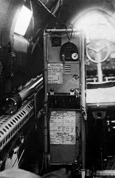 Пилотская кабина АНТ25 после модернизации в 1935 г На переднем плане - фото 16