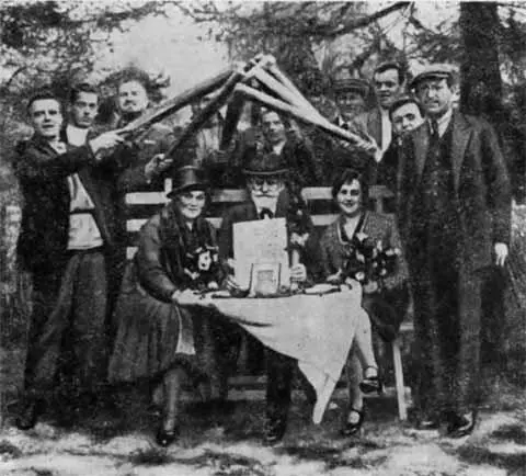 И П Павлов в день своего семидесятипятилетия 1924 после игры в городки В - фото 15