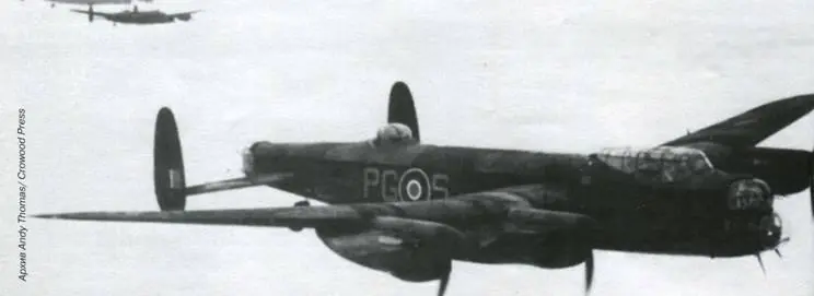 Ланкастеры Мк III из 619й эскадрильи во время одного из боевых вылетов - фото 47