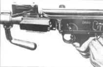 Выключение предохранителя пулемета MG13 Дрейзе Откидывание затыльника - фото 4