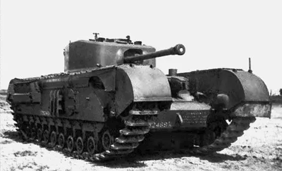 Тяжелый английский танк Mk IV Черчилль Офицерам полагался дополнительный - фото 68