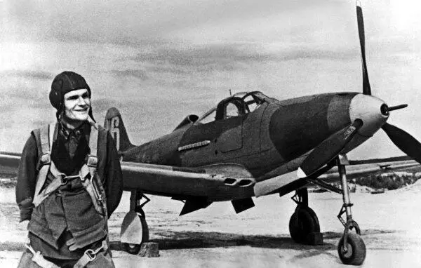 Герой Советского Союза Иван Бочков у Р39 Аэрокобра 19го ГвИАП весна 1943 - фото 80