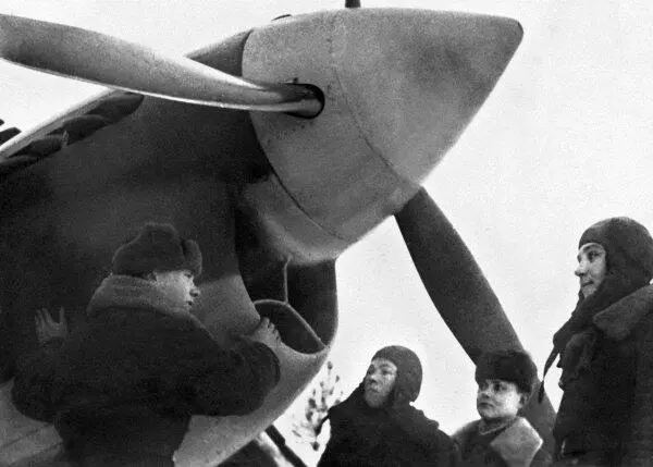 Изучение материальной части самолета Р40 Киттихаук Карельский фронт - фото 100