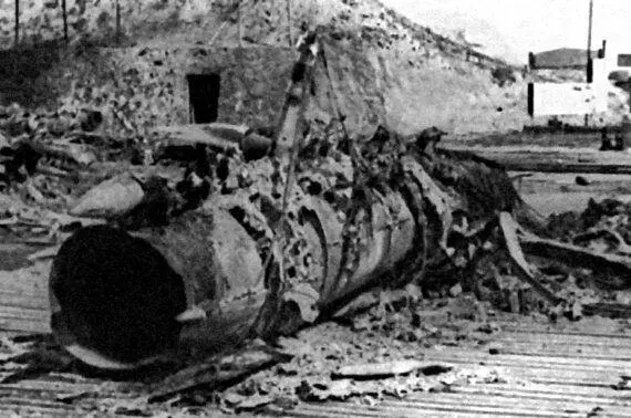 Обломки самолетов дежурного звена 927го иап после душманского обстрела - фото 31