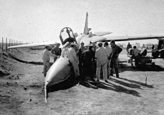 После такой аварии истребитель 54 ремонту не подлежал Двумя неделями раньше - фото 71