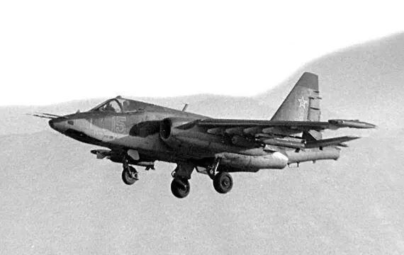 Су25 возвращается из боевого вылета Пару ракет С24 полагалось сохранять на - фото 107