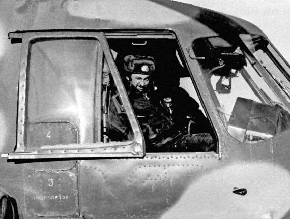Штурман туземной эскадрильи 280го овп Сергей Мухитдинов К началу 1980 года в - фото 135