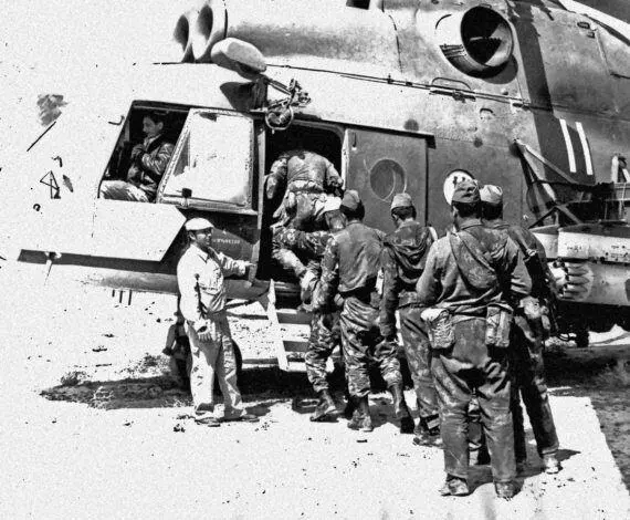 Разведгруппа грузится в Ми8 280го овп Кандагар весна 1982 года Наиболее - фото 140