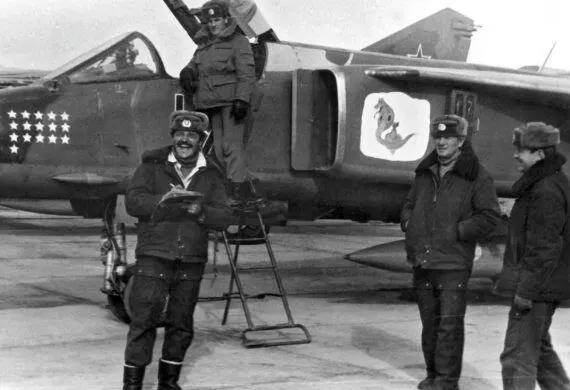 После удачного вылета К концу января 1989 года на боевом счету этого МиГ27Д - фото 169