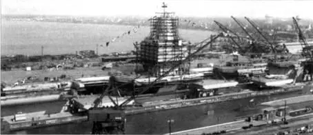 АВМА Энтерпрайз в день спуска на воду 24 сентября 1960 г На полетной палубе - фото 95
