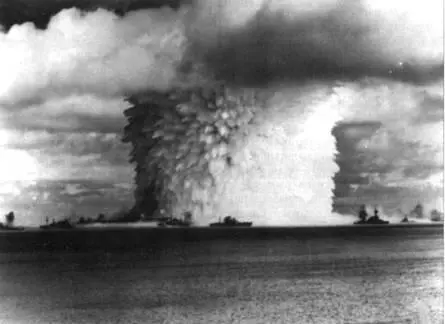 Операция Перекресток 25 июля 1946 г Подводный атомный взрыв бомбы Baker на - фото 75