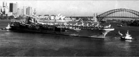 Авианосец Китти Хок входит в залив Вулумулу Woolloomooloo Вау - фото 83