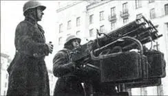 Подвижная счетверенная зенитная пулеметная установка на улицах Москвы 1941 г - фото 33