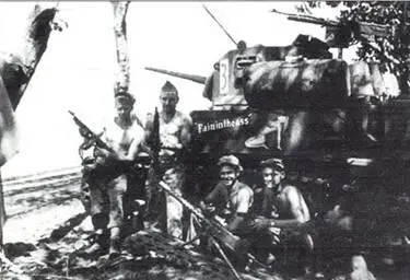 Экипаж танка МЗА1 Стюарт морской пехоты США с пулеметом М1919А4 Браунинг на - фото 66