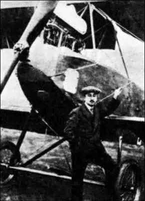 Эрнст Хейнкель у своего биплана 1914 год Но весной 1914 года неуемный Эрнст - фото 14