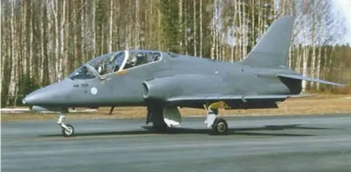 Этот BAeValmet Hawk Mk51 WW3SS ухе получил однотонную серую окраску а - фото 102