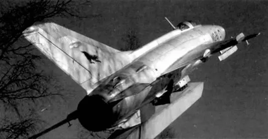 Поставленный у входа MG61 напоминает о давней связи HavLLv 31 с МиГ21 Во - фото 96