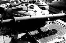 Вид сзади на башню танка Т64А выпуска между 1972 и 1975 гг Коробка с лентой - фото 56
