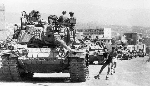 Колонна танков Г1агах6 Бет на улице Бейрута 1982 год Итак в операции Мир - фото 137