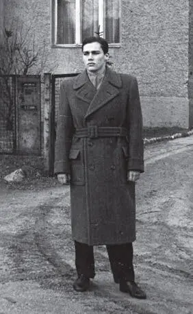 У нашего дома в Карлхорсте Берлин 1952 г В русских сказках Иванушкедураку - фото 90