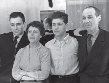 Родители с Павликом вернулись из Берлина 1958 г Имя этой девушки - фото 117