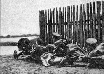 Тренировка расчета пулемета Максим обр1910 г на станке Соколова на фронте - фото 35