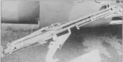 Пулемет M60D с рукояткой управления на затыльнике Пулемет M60D на - фото 105