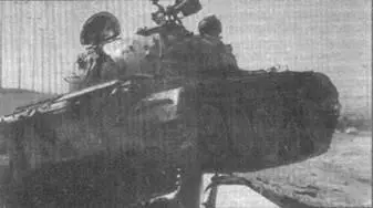 Этот Т55 во время эвакуации иракских войск из Кувейта по ошибке водителя - фото 87
