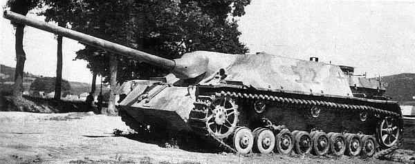 Panzer IV70 поздних выпусков о чем можно судить по двум передним - фото 109