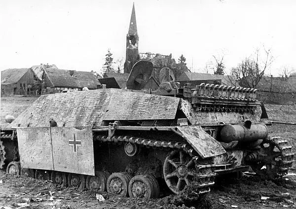Jagdpanzer IV подбитый на подступах к Берлину Апрель 1945 года Горит - фото 114