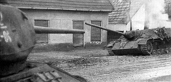 Горит подбитая САУ Panzer IV70V Венгрия март 1945 года На Западном - фото 115