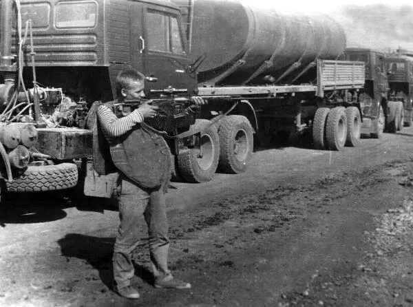 АВ Зайцев со снайперской винтовкой Драгунова За Афганистан вы награждены - фото 19