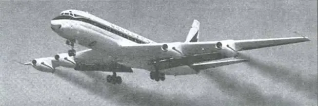 Первый взлет первого DC810 произошедший 10 мая 1958 г вверху - фото 122