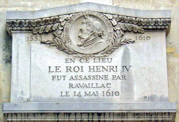Памятная доска на улице Ферронри в Париже на месте где был убит Генрих IV - фото 68