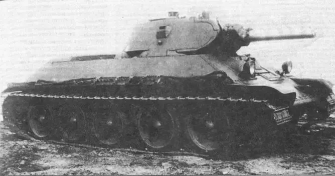 Т34 выпуска 1940 г со сварной башней и пушкой Л11 Т34 в серии 5 июня - фото 13