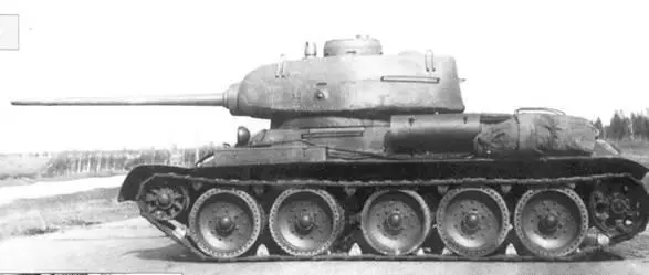 Т34 с пушкой Д5 Т3485 в Германии 1945 г Т3485 на улицах Плоешти - фото 172