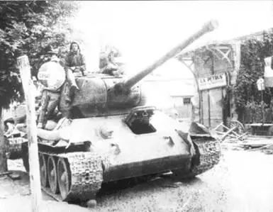 Т3485 на улицах Плоешти Румыния август 1944 г Второй Украинский фронт - фото 174