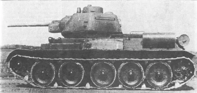 На этих трех снимках показан Т34 образца 1943 г выпуска ЧКЗ с командирской - фото 53