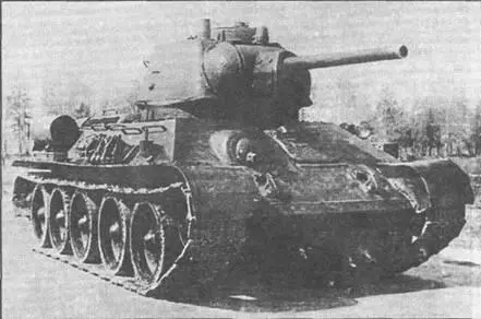 1942 год принес новые улучшения в конструкции Т34 направленные на повышение - фото 54