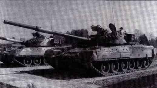 Танк T80Y с комплексом 9К119 Рефлекс слева 125мм выстрел комплекса - фото 32