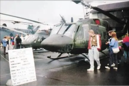 Фото 1 Вертолет Huey модель СН135 на выставочной площадке Аббодсфордского - фото 49