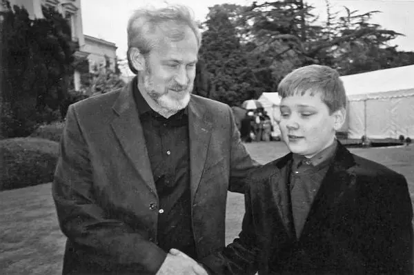 Ахмед Закаев и сын автора Никита 13 октября 2002 года В резиденции под - фото 4