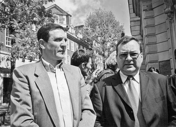 Владимир Терлюк и автор 13 мая 2003 года У суда на Боустрит в Лондоне Автор - фото 15